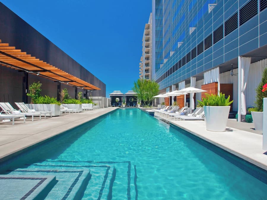 Piscine extérieure, tentes de plage, parasols de plage