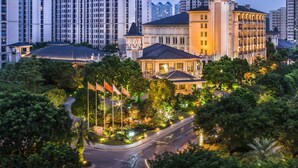 Front of property – evening/night - Chateau Star River Guangzhou Peninsula (Guangzhou)