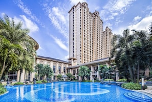 Indoor pool, outdoor pool, pool loungers - Chateau Star River Guangzhou Peninsula (Guangzhou)
