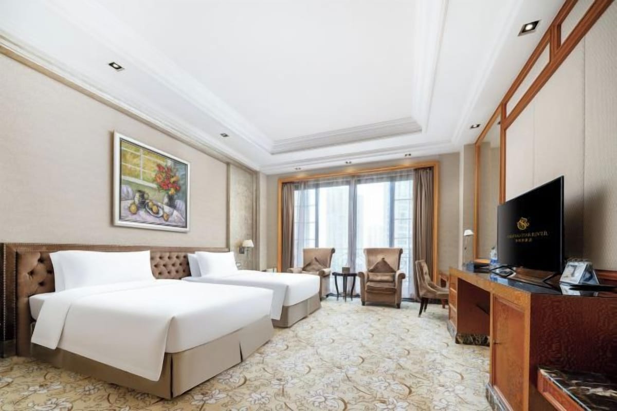 Premium bedding, minibar, in-room safe, iron/ironing board