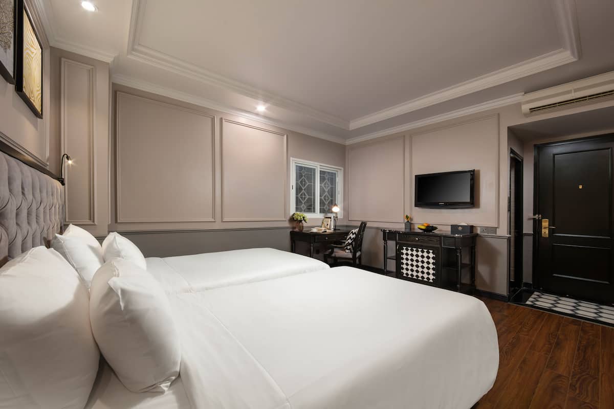 Minibar, in-room safe, individually decorated, individually furnished