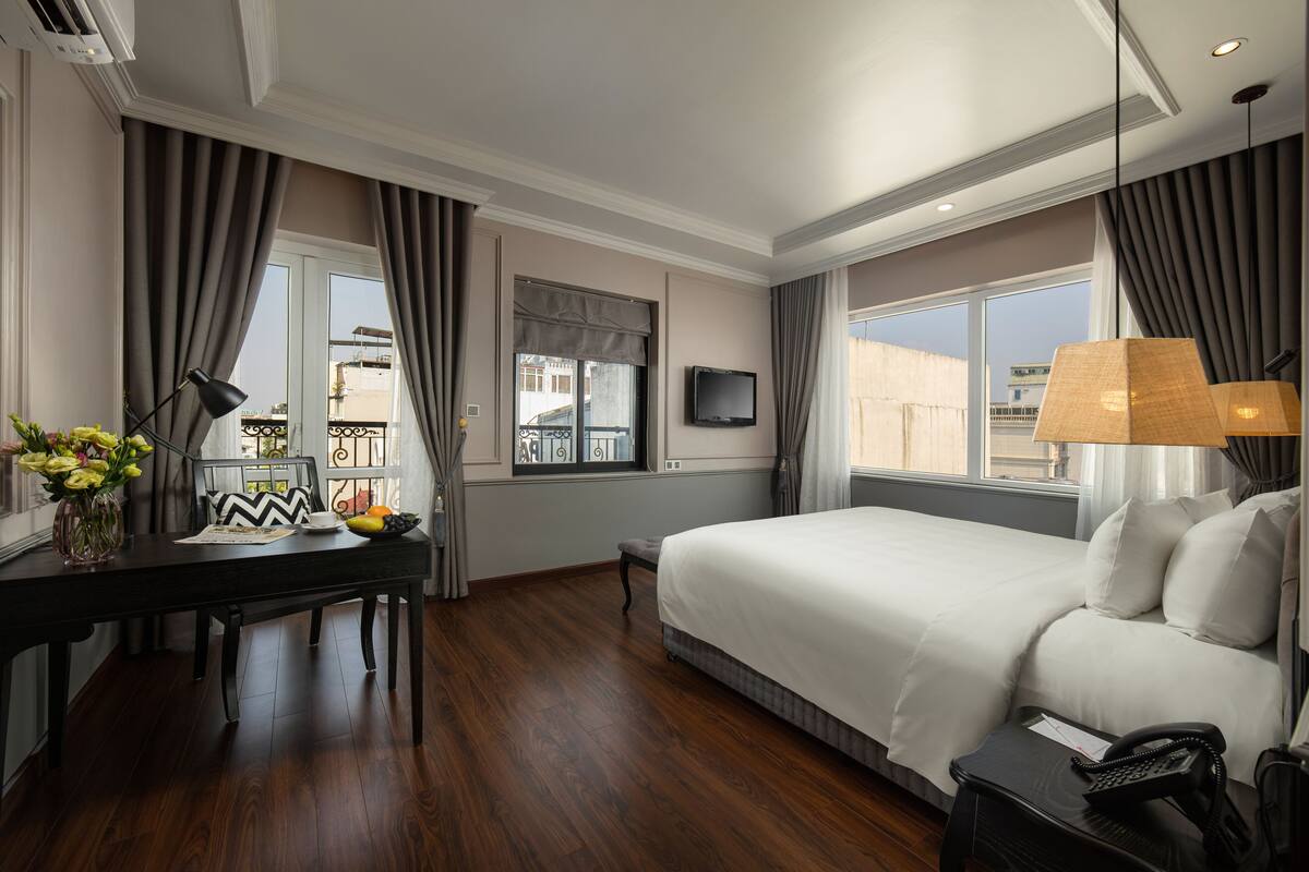 Suite Balcony Room | 미니바, 객실 내 금고, 책상, 노트북 작업 공간