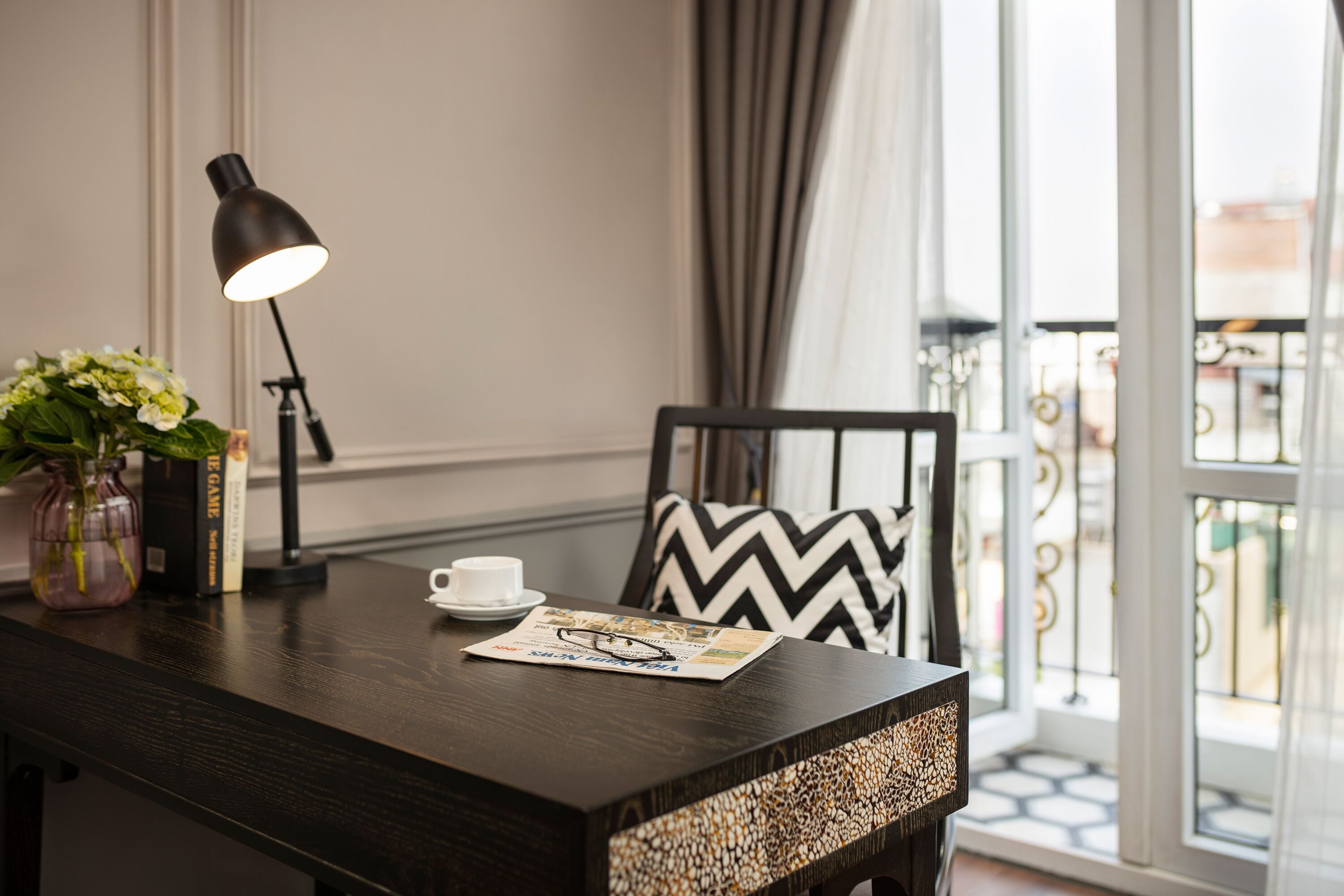 suite balcony room | 1 bedroom, minibar, in-room safe, individually decorated