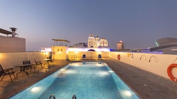 Outdoor pool, pool umbrellas, sun loungers