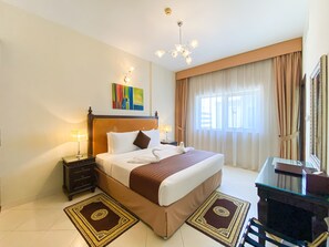 Superior One Bedroom Apartment - King Bed | In-room safe, desk, laptop workspace, blackout drapes - Auris Boutique Hotel Apartments (Dubai)