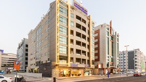 A multi-story hotel with a prominent sign for "AURIS" and a parking sign.