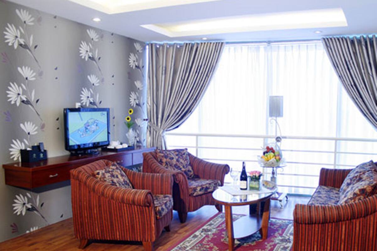 Universe Suite | Blackout curtains, cots/infant beds, free WiFi