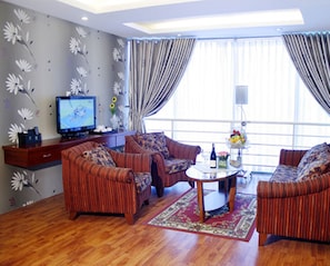 Universe Suite | Mörkläggningsgardiner, barnsängar och gratis wi-fi