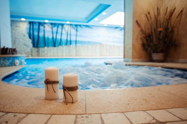 Indoor spa tub