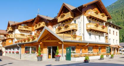 Albergo Dimaro Wellness & Family Hotel