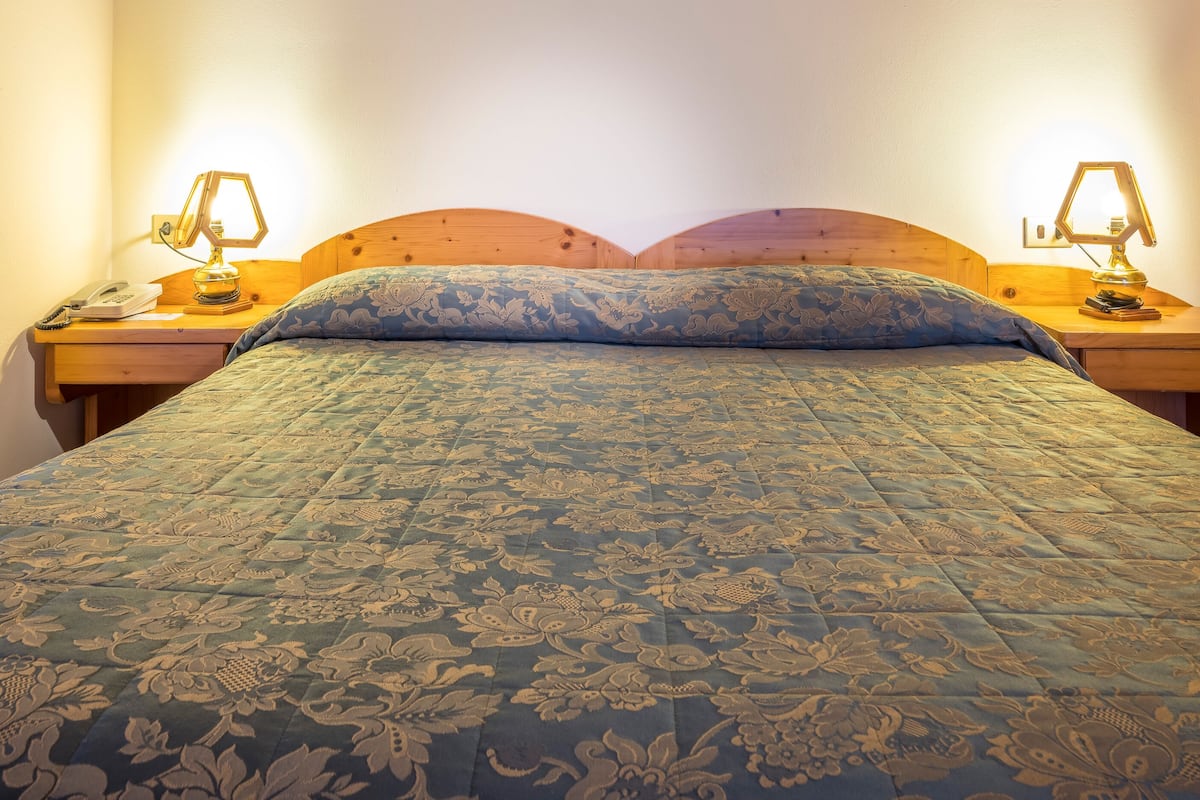 Economy Double or Twin Room | 1 bilik tidur, peti besi dalam bilik, meja, Wi-fi percuma