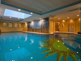 Una piscina techada