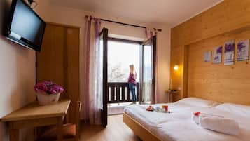 Classic Double Room, Balcony | Premium bedding, individually decorated, individually furnished, desk