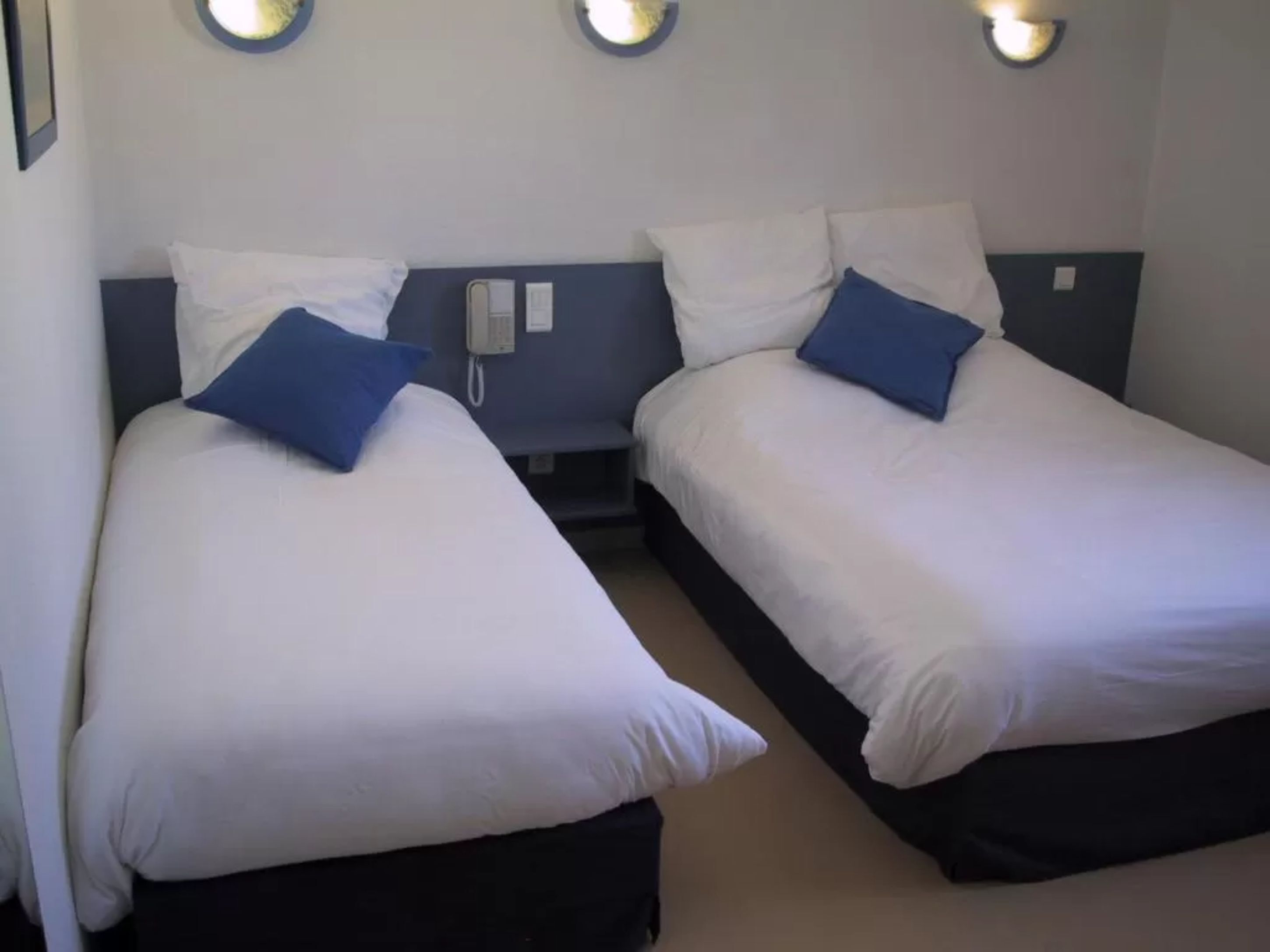standard room, 2 single beds | 1 bedroom, premium bedding, in-room safe, desk