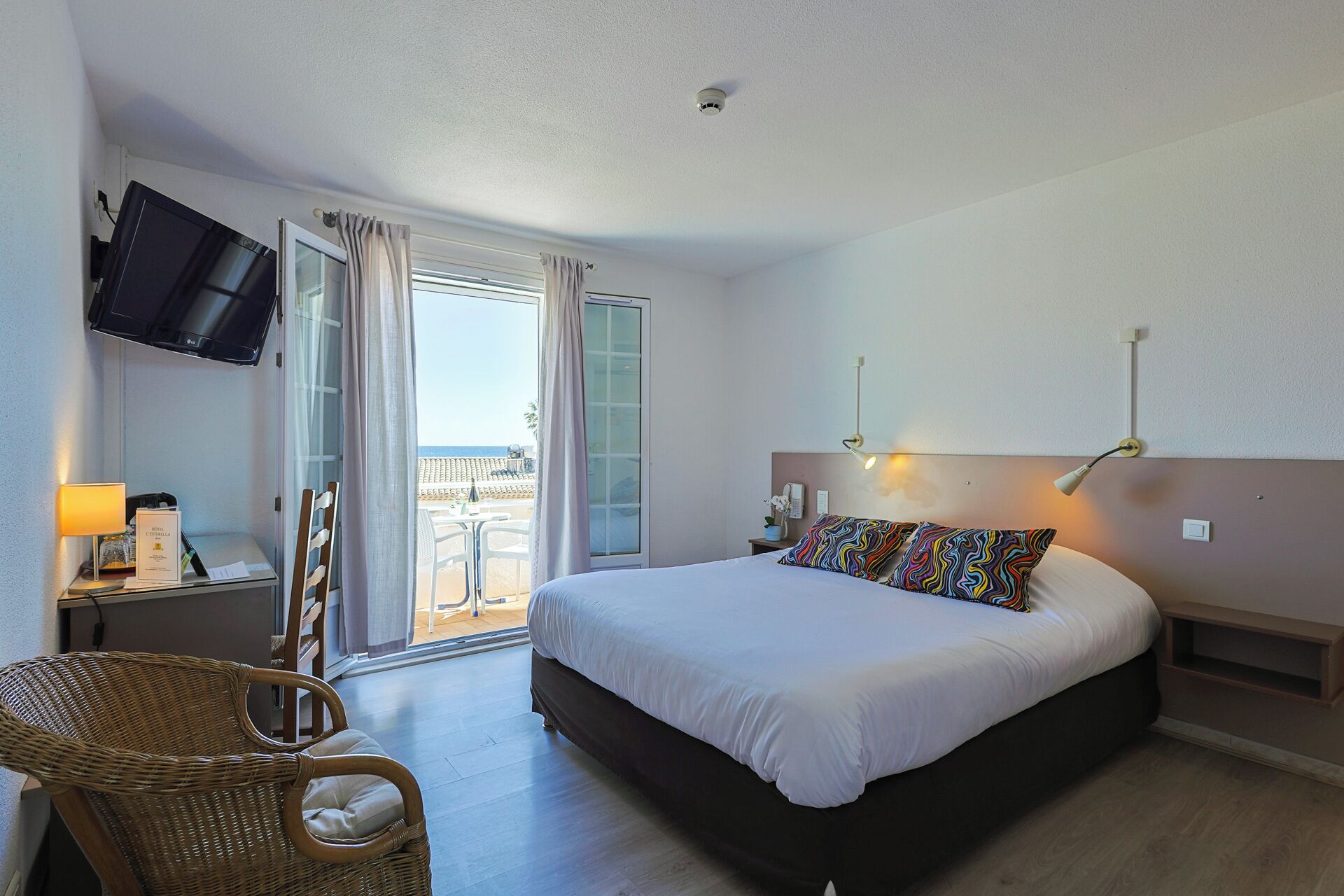 Habitación doble superior, balcón | Ropa de cama de alta calidad y caja de seguridad en la habitación 