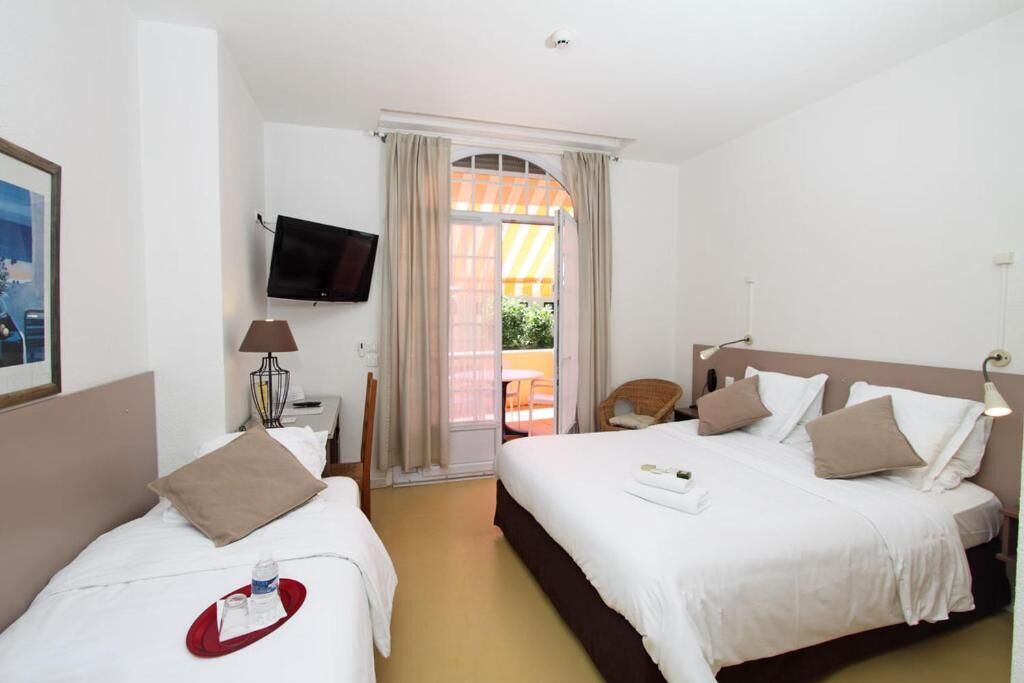 Premium bedding, in-room safe, desk, soundproofing
