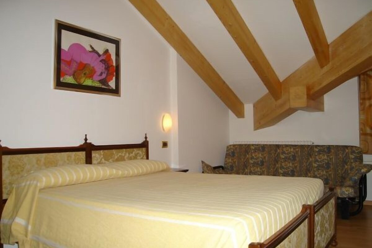 Een bureau, babybedden (toeslag), extra bedden, gratis wifi