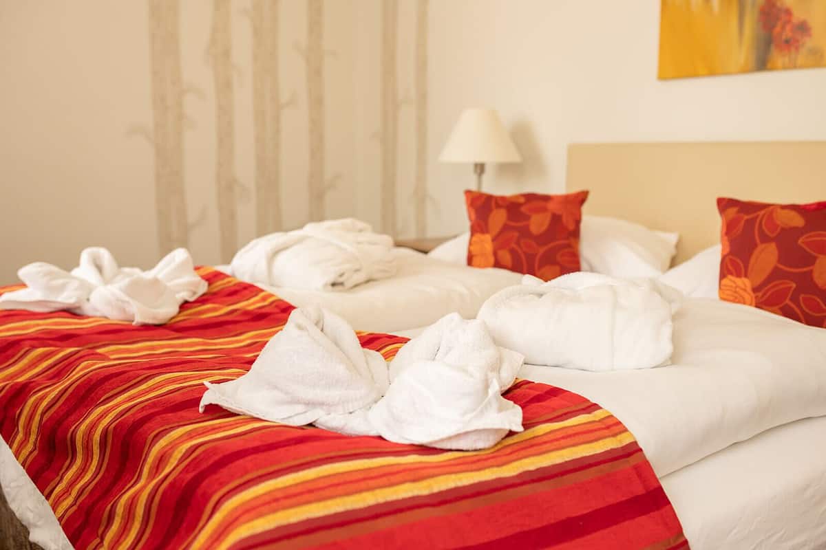 Phòng đôi, 1 giường cỡ queen | 1 phòng ngủ, minibar, két bảo mật tại phòng, bàn