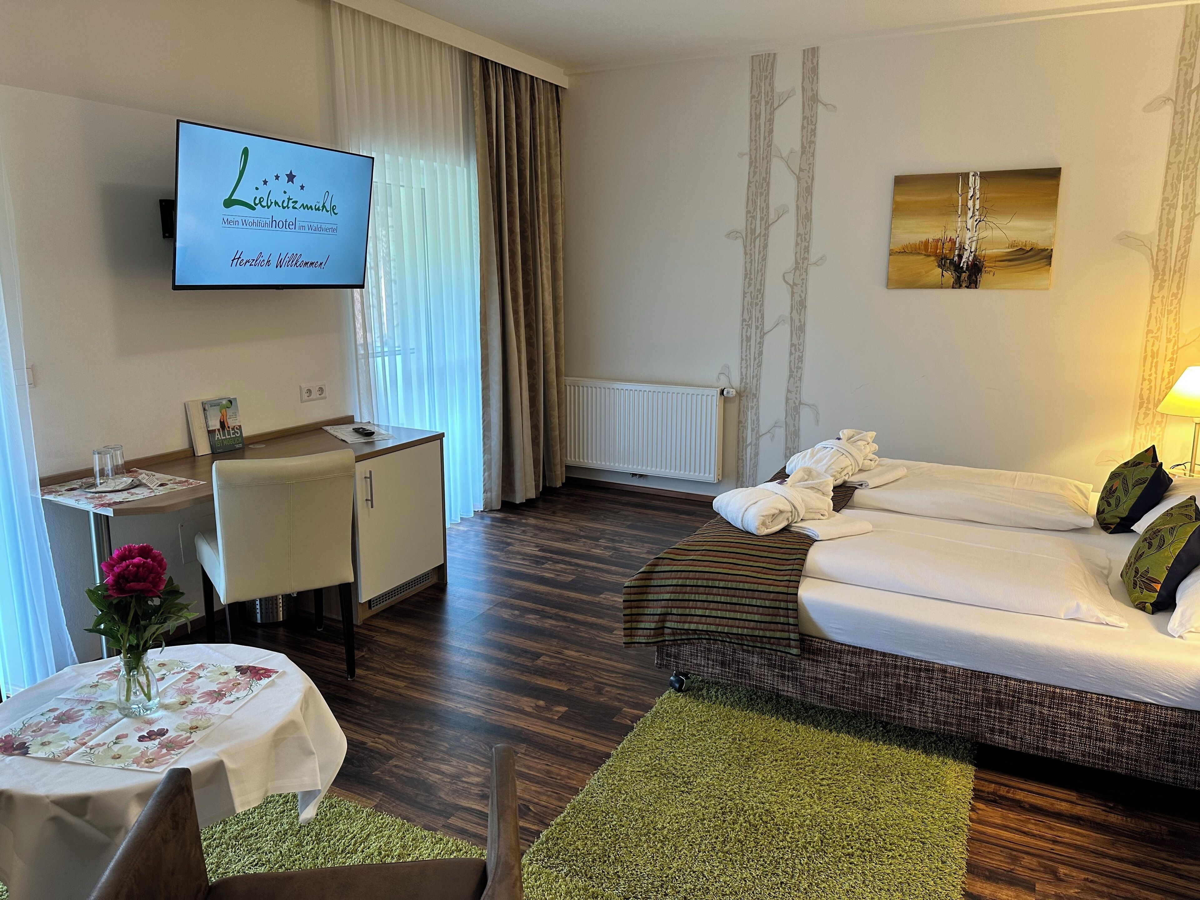 Camera quadrupla, 1 camera da letto | Minibar, una cassaforte in camera, una scrivania, Wi-Fi gratuito