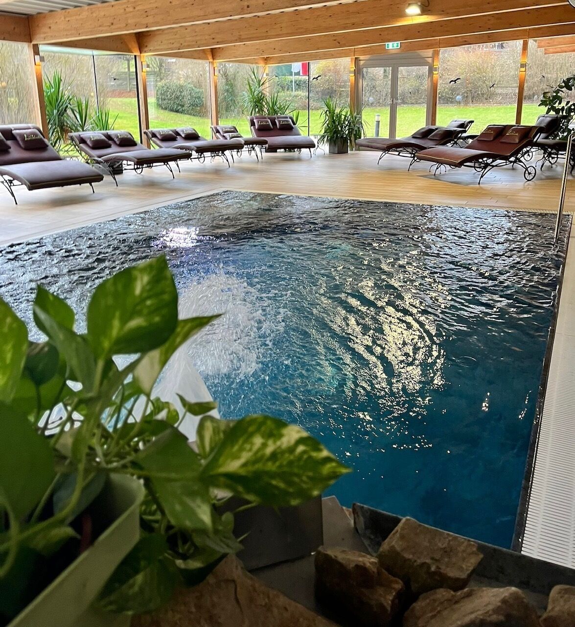 Sauna, Whirlpool, Dampfbad, Körperbehandlungen, Tiefengewebe-Massagen