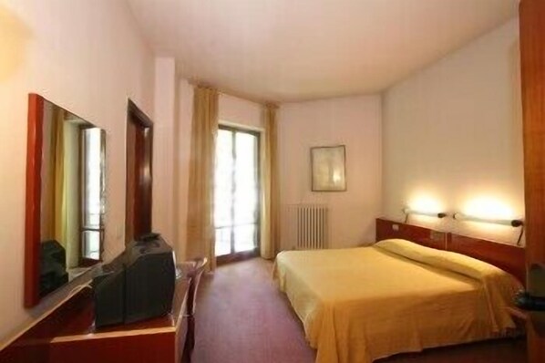 迷你吧、客房内保险箱、办公桌、折叠床/加床（额外收费）