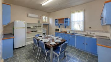 Cottage, 3 phòng ngủ, không hút thuốc, bếp (Avoca Cottage) | Bếp riêng | Tủ lạnh, lò vi sóng, dụng cụ pha cà phê/trà, ấm điện
