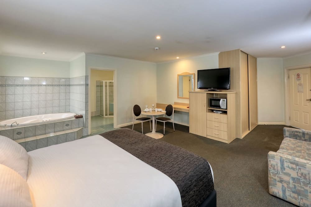 Charles Rasp Motor Inn & Cottages