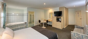 Charles Rasp Motor Inn & Cottages