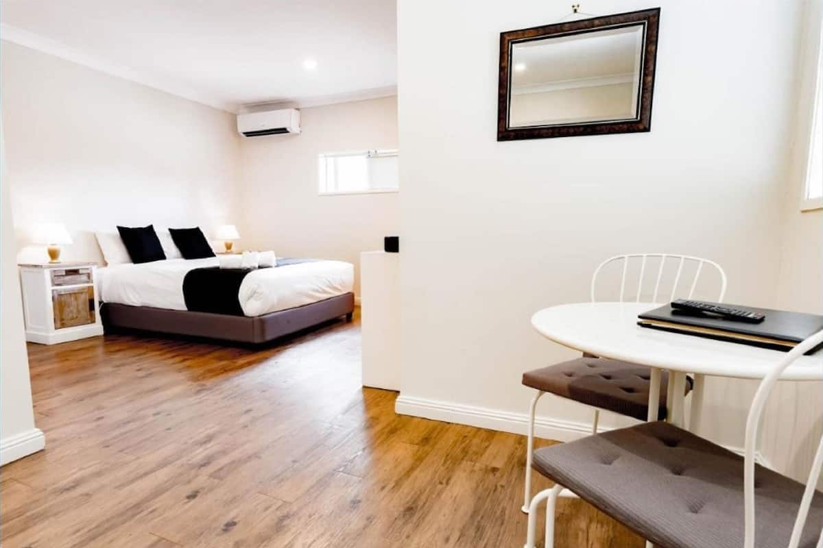 Premium bedding, iron/ironing board, WiFi (free), individually decorated