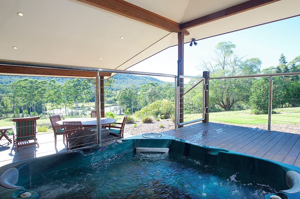 Clarendon Forest Retreat