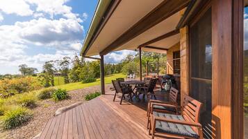 Individually furnished, iron/ironing board, free WiFi, bed sheets