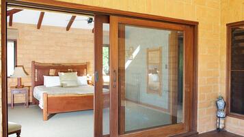 Individually furnished, iron/ironing board, free WiFi, bed sheets