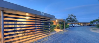 Hilldrop Motor Inn