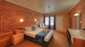 Desk, free WiFi - Hilldrop Motor Inn (Waterview Heights)