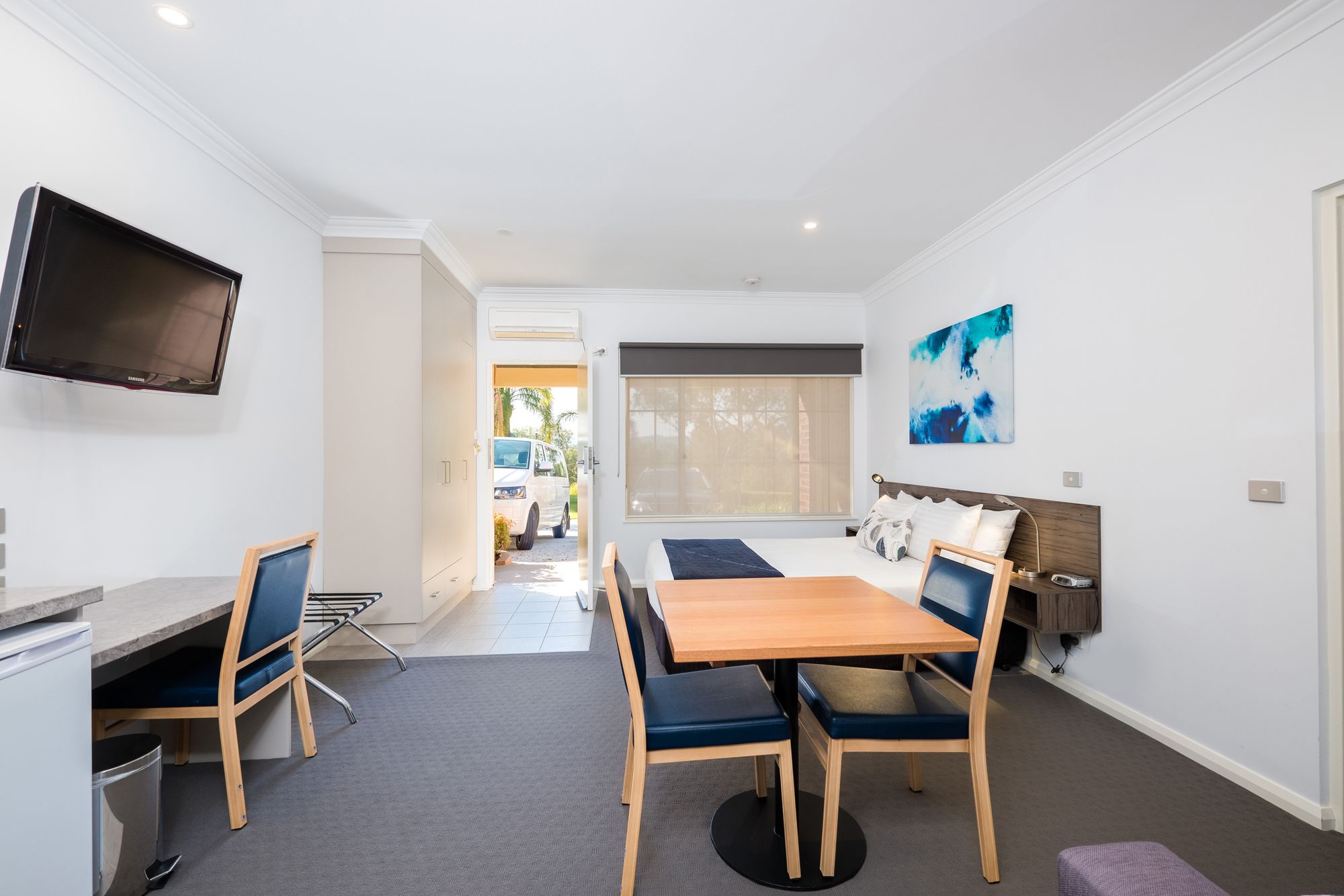 Deluxe Suite, 2 Bedrooms, Accessible, Ground Floor | Desk, iron/ironing board, free WiFi, bed sheets