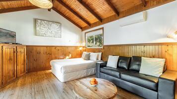 小屋 (Casuarina Cabin) | 熨斗/熨衫板