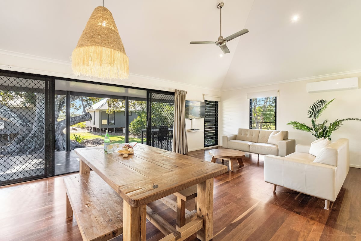 Cabin (Figtree Cabin) | Living area