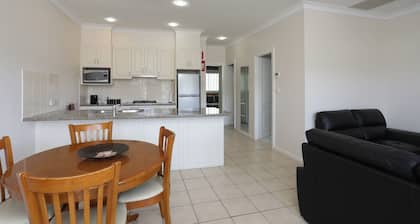 Cadman Motor Inn & Apartments