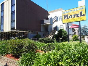 Property entrance - City Beach Motel (Wollongong)