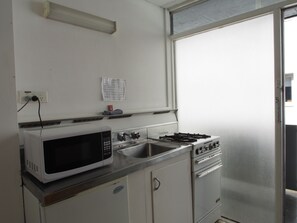 Classic Studio with Kitchen | Private kitchen | Fridge, microwave, coffee/tea maker, cookware/dishes/utensils - City Beach Motel (Wollongong)