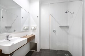Dusche im Bad