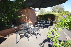 รับประทานอาหารกลางแจ้ง