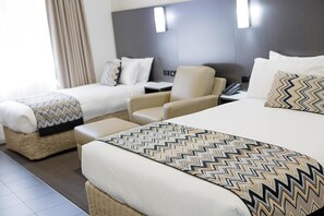 Ropa de cama hipoalergénica, edredón, camas con pillow-top y minibar 