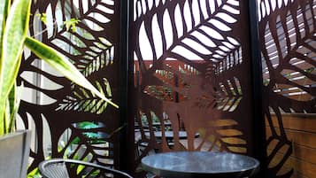 Deluxe Queen (Private Balcony) | 露台
