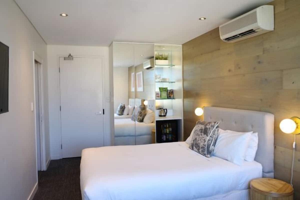 Minibar, schallisolierte Zimmer, Bügeleisen/Bügelbrett, kostenloses WLAN