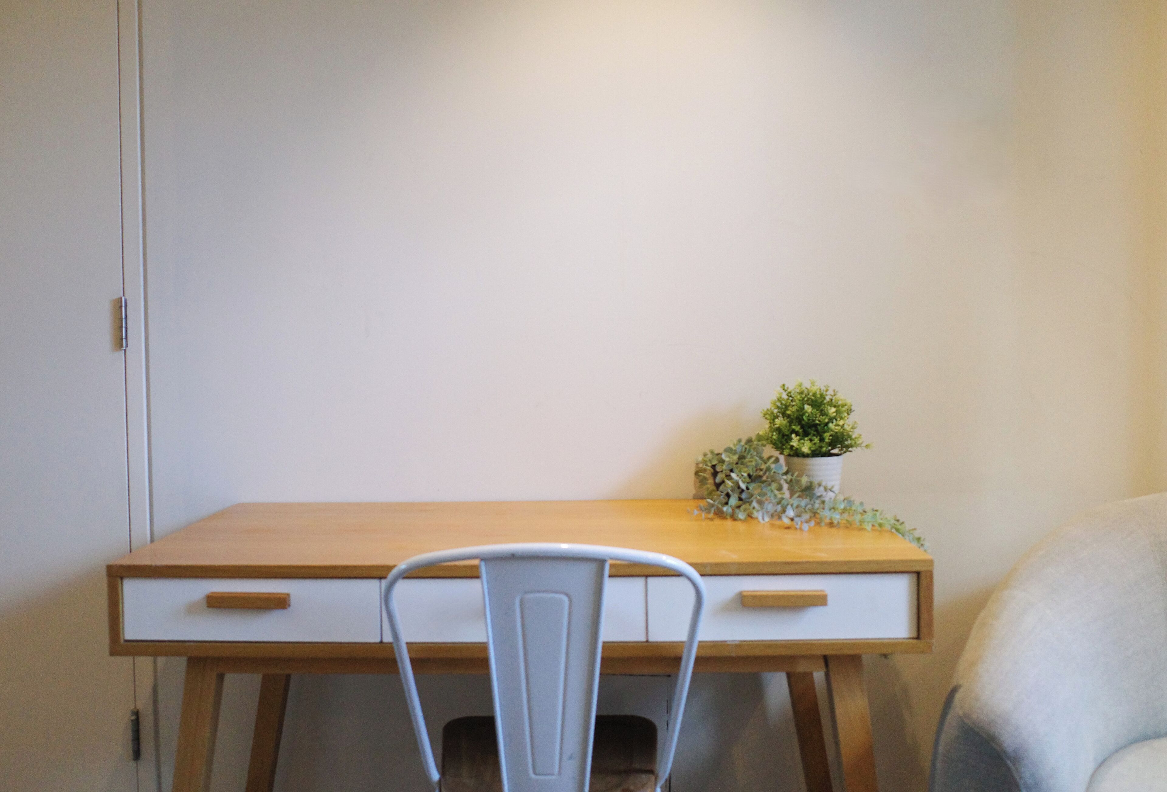 deluxe queen (private balcony) | 1 bedroom, minibar, soundproofing, iron/ironing board