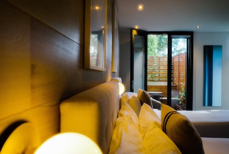 Deluxe Queen and Single (Private Balcony) | 熨斗/熨衣板、免费 WiFi、床单