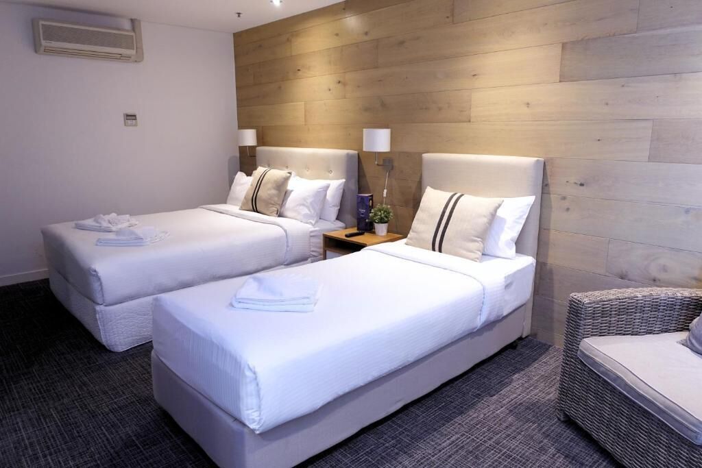 deluxe queen and single (private balcony) | 1 bedroom, minibar, soundproofing, iron/ironing board