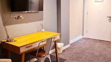 Accessible Queen (No Window) | 电视