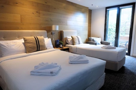 Deluxe Queen and Single (Private Balcony) | Iron/ironing board, free WiFi, bed sheets